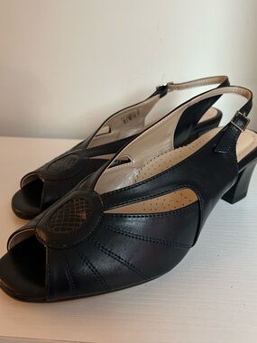 M.M Calzatura Women’s Black Leather Slingback Heels - Size 39